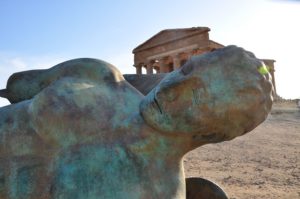 銅像倒れ神殿背景６５０