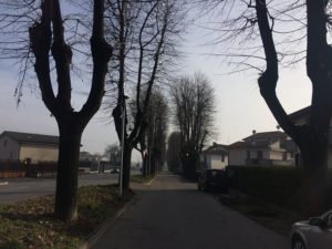 chiari墓地への道閑散６５０