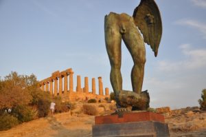 天使下半身に転がる頭廃墟背景650