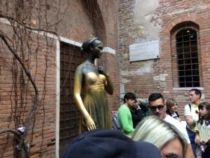 人混みとジュリエット横顔650